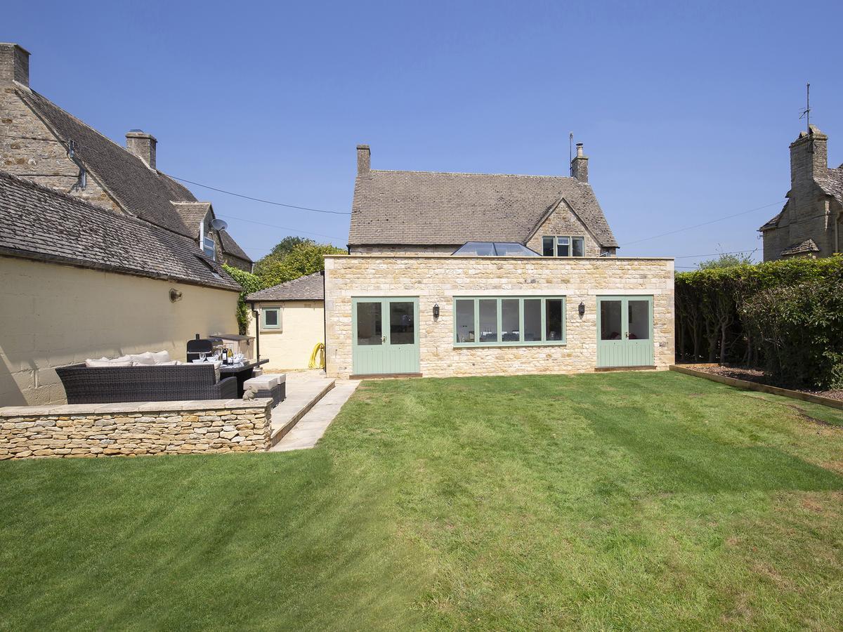 South Winds Villa Bourton-on-the-Water Екстериор снимка